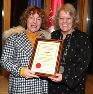 Cathaoirleach Paula Butterly presents award to Stabannon Parnells Kelly Halpenny thumbnail
